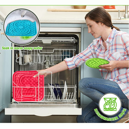 Pawfriends Asphyxia-resistant Silicone Pet Slow Food Mat Licking Mat Grooming Helper Red