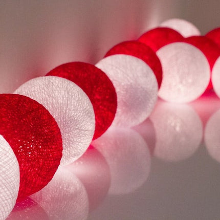 1 Set of 20 LED Red White 5cm Cotton Ball Battery String Lights Christmas Gift Home Wedding Party Bedroom Decoration Outdoor Indoor Table Centrepiece