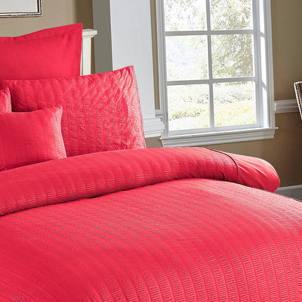 Seersucker King Size Quilt/Doona/Duvet Cover Set - Red